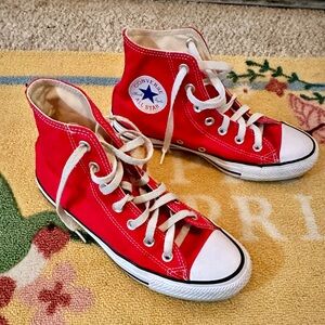 Converse unisex sz Men 6 & women 8. ⭐️